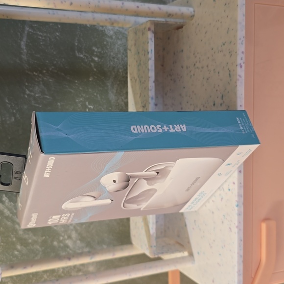 Art & Sound Bluetooth 10 Hour True Wireless Pro Earbuds Charging Case - Picture 4 of 5